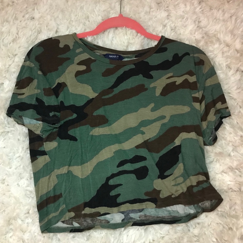 Forever 21 camo cropped T shirt